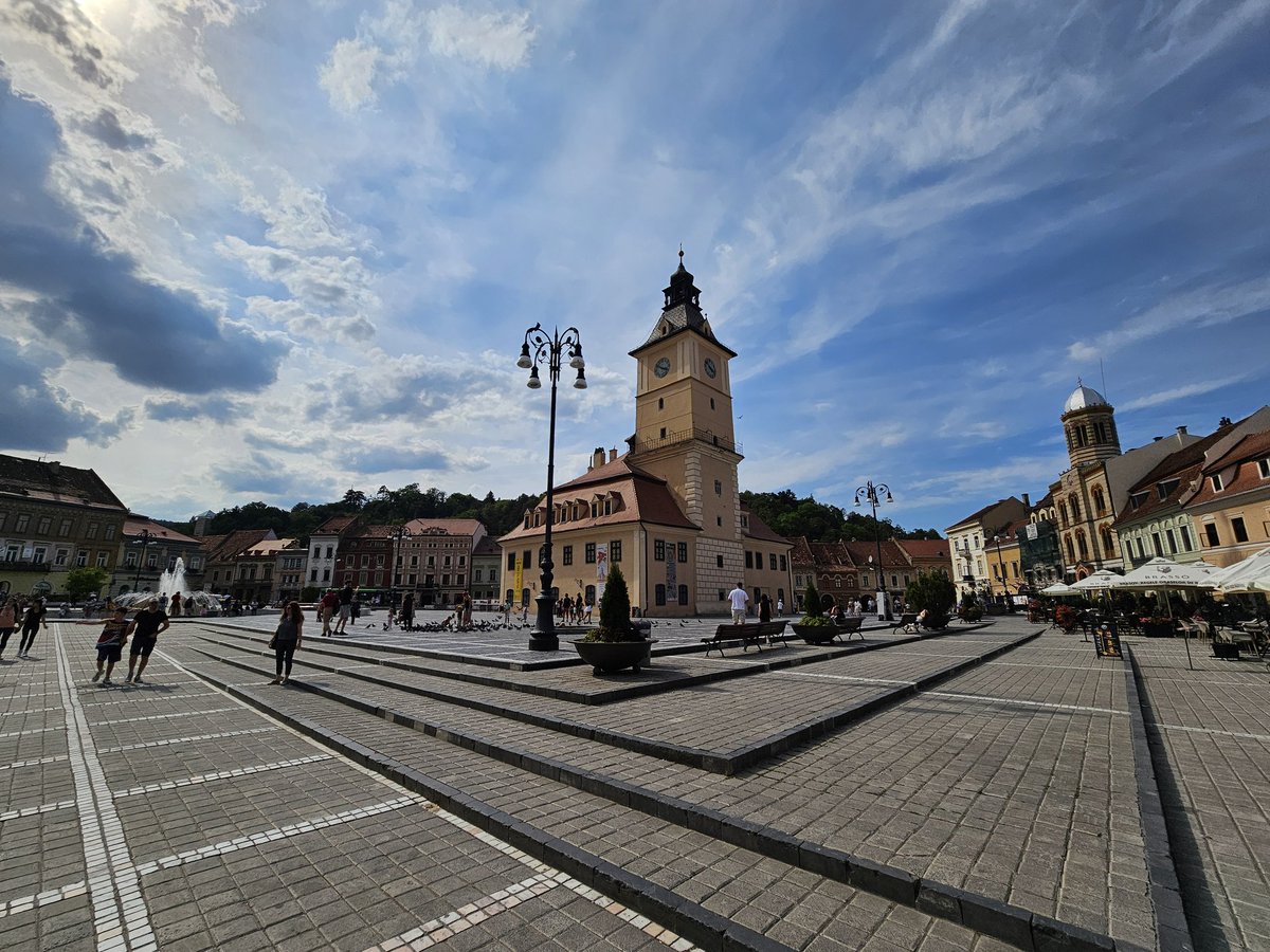 RJonTourUK's tweet image. Back in #Brasov after an intense time since leaving Foggia in South Italy in early August.
Time to chill, work, and watch the impact of the latest #googlealgorithm and the usual #beeroclock