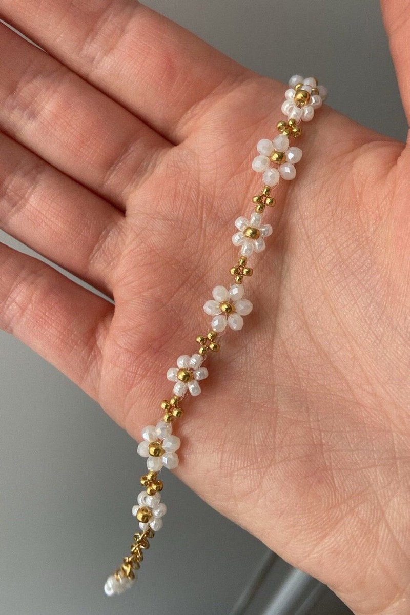 daisy beaded bracelet