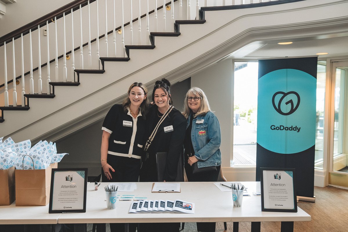 GoDaddyLife's tweet photo. We had an amazing time last week hosting our local GoDaddy customers in Kirkland! It was a fantastic opportunity for our customers and executives to connect on a deeper level, discussing their businesses and the exciting innovations happening at GoDaddy. 

#GoDaddyLife https://t.co/JbQ5iwjJ2m