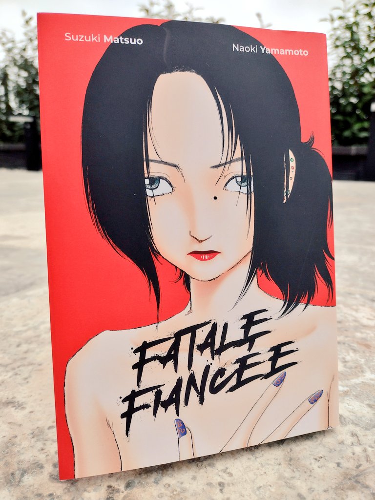 La crise de nerfs vous guette derrière chaque page. Teinté d'un humour grinçant, un One Shot à l'originalité débordante. Œuvre faite de pièces qui semblent ne rien à voir les unes avec les autres. Et pourtant, quand on les assemble, le tout est d'une homogénéité brillantissime !