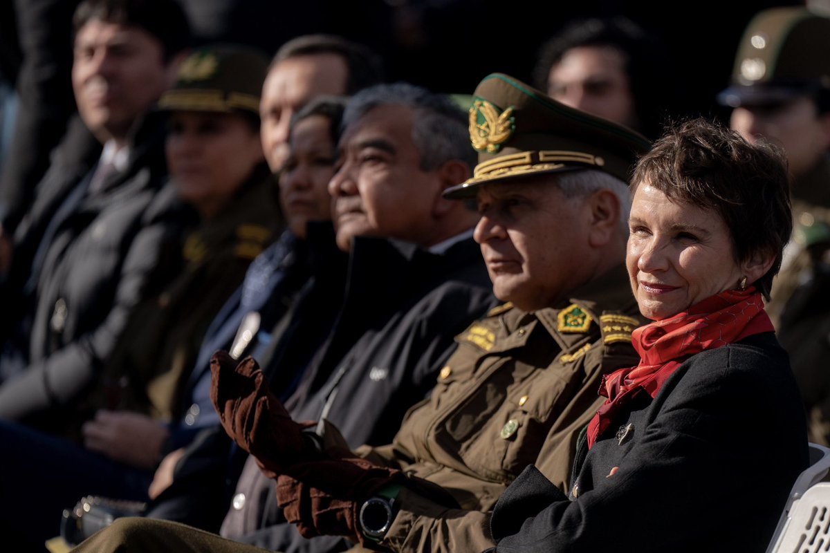 GabrielBoric's tweet photo. Como Gobierno hemos realizado un esfuerzo sin precedentes en materia de seguridad pública. En ese marco, hoy dimos por inaugurada formalmente la reposición de la 5° Comisaría de Quirihue, que forma parte del Plan de Modernización de las Unidades de Carabineros de Chile.

Esta comisaría corresponde a una inversión de más de 2.860 millones y contará una dotación de 44 funcionarios, entre oficiales, suboficiales y personal de carabineros. Además, contará con personal especializado en atención a víctimas de violencia intrafamiliar, violencia contra la mujer, delitos sexuales y vulneración de derechos de niños, niñas, adolescentes y adultos mayores. Sepan compatriotas que nuestra principal prioridad es que ustedes puedan vivir en paz y tranquilidad, para eso estamos trabajando.