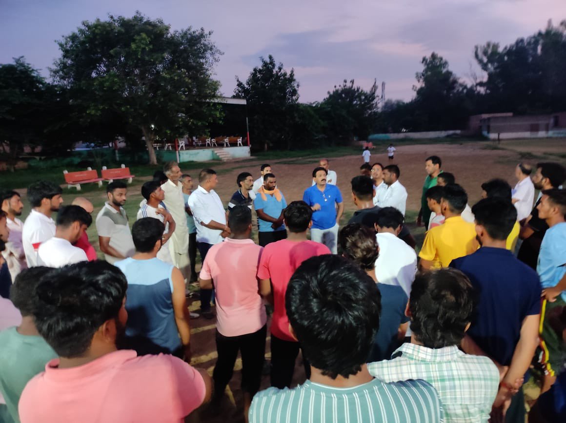 dr_siwatch's tweet photo. आज गांव ढिंगसरा में खेल के मैदान में खिलाड़ियों से चर्चा की व आगामी टूर्नामेंट के लिये शुभकामनाएँ दी 🙏🏻🇮🇳
#Congress #haryana https://t.co/nZMYlCLh0Y