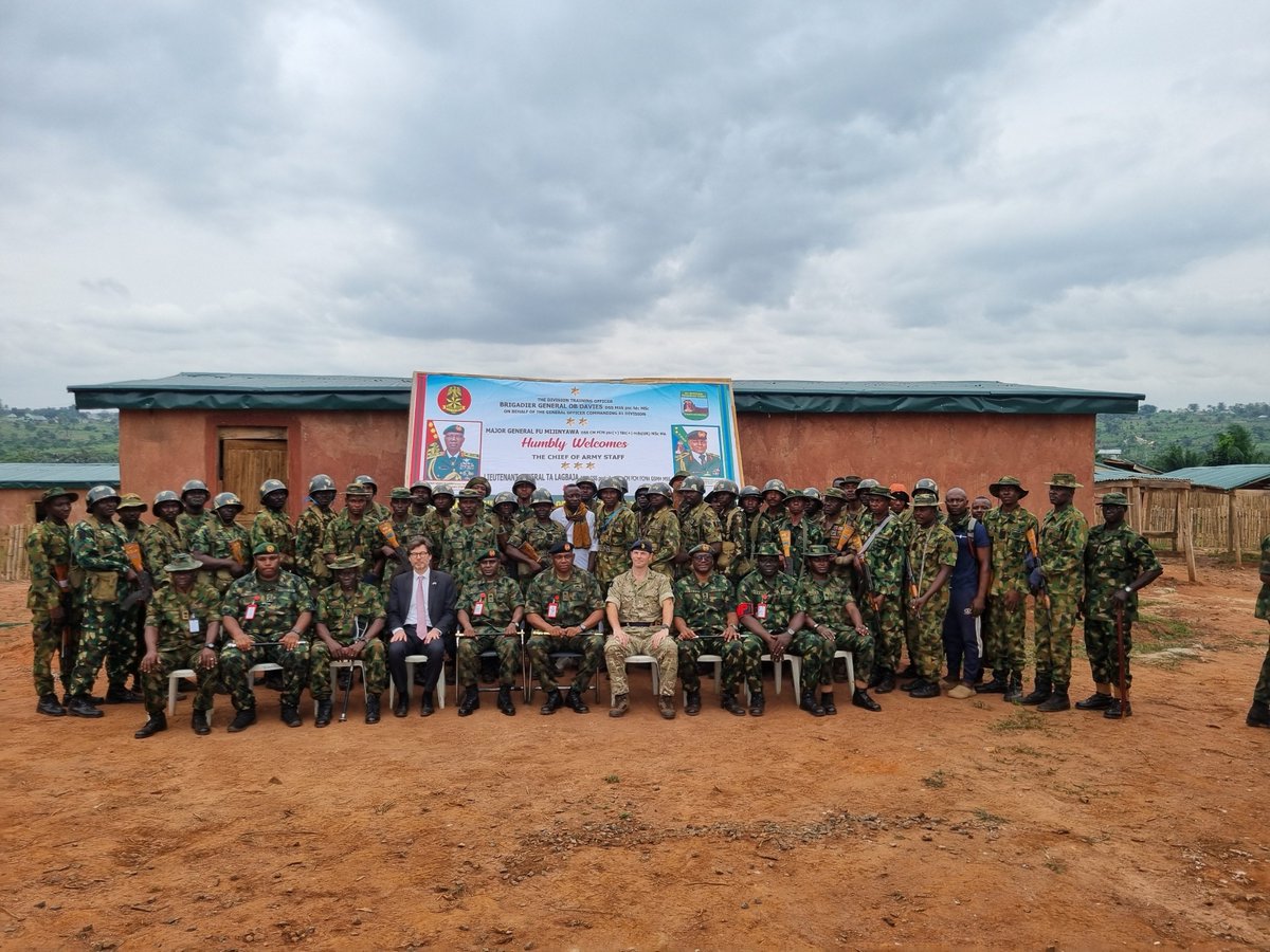 UKinNigeria's tweet photo. Today, DHC @JonnyBaxterFCDO joined 🇳🇬’s Chief of Army Staff, Lt. Gen. Lagbaja, represented by Maj Gen SG Mohammed to open a counter insurgency facility donated by the 🇬🇧 govt, to help enhance @HQNigerianArmy's training and better prepare them for effective deployments. https://t.co/rHvN9oPcVu