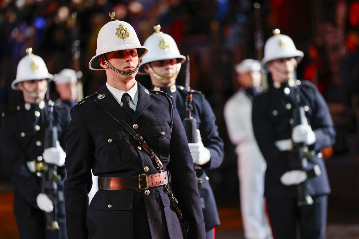 RNinScotland's tweet photo. .@RoyalNavy senior host General Gwyn Jenkins, CGRM, welcomed salute taker General Christopher Mahoney, Assistant Commandant of the Marine Corps to @EdinburghTattoo last night. 
@DefenceHQ @USMC #EdinTattoo #Journeys #edinburgh @RoyalMarines #RM360 https://t.co/yJdZA7Ua9A