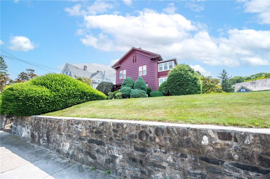 DuckworthHomes's tweet photo. 157 Carrington AVE, Woonsocket, RI 02895 just hit the market!

Take a look at this awesome space: https://t.co/QGthyTjNHp https://t.co/rcgzIhOv5k