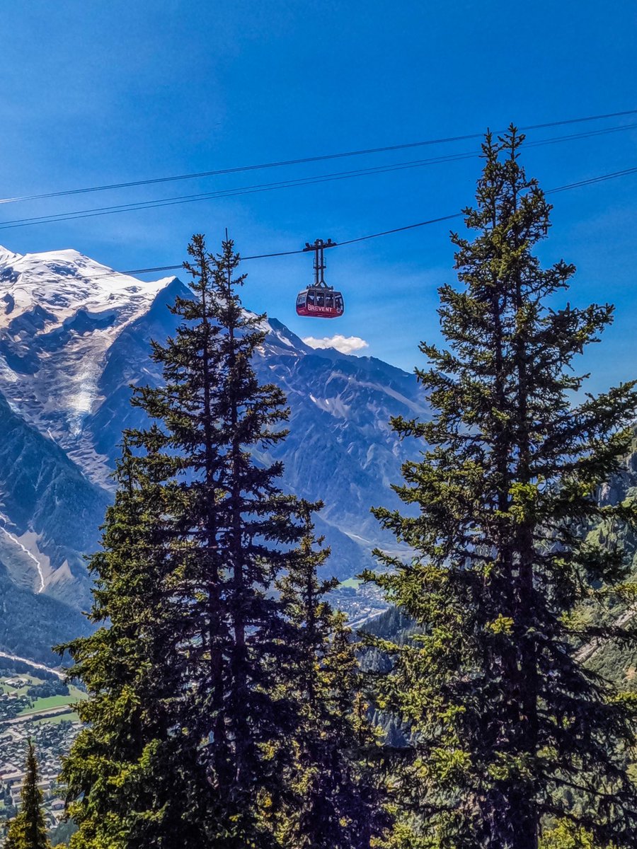 MONTBLANC_NR's tweet photo. Encore une journée fabuleuse aujourd’hui au Brévent 💫
#brevent #chamonix #montblanc #hautesavoie https://t.co/NTvKlXHbjM