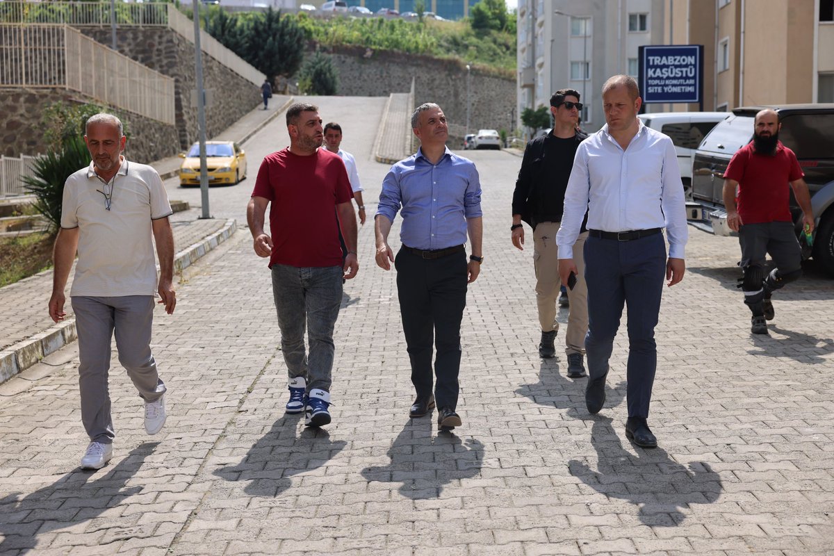 Belediye Başkanımız Mustafa Bıyık, Kaşüstü Mahallesi TOKİ evlerinde futbol sahası yapmayı planladığımız alanda incelemelerde bulundu.