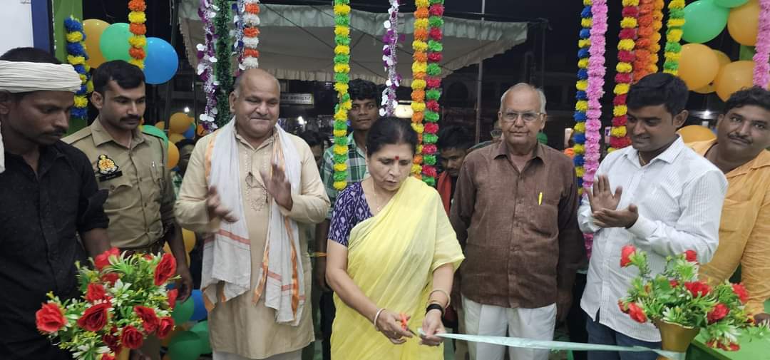 rajeshsinghch11's tweet image. कन्नौज प्रशासन द्वारा रोज जेल भेजा जाता है
जिलाधिकारी कन्नौज अपने कार्यालय में घुसने तक नहीं देते है? 
 क्या यही न्याय है भू माफिया के खिलाफ गवाही देने का क्या यही फल मिलेगा?
 विधायका मिली हुई है?उद्घाटन कर रही हैं गैंगस्टर लोगों की दुकानों का
@adgzonekanpur
@igrangekanpur