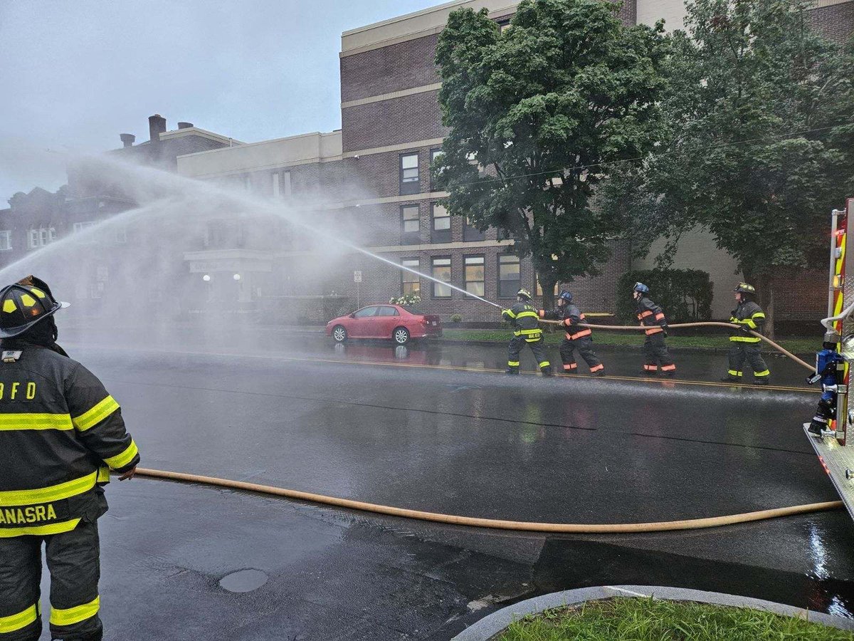 BushnellBasinFD's tweet image. 🚒 This evening, Bushnell’s Basin FD had the pleasure of joining East Rochester FD for a friendly waterball tournament. A huge thank you to East Rochester FD for the fantastic hospitality and a fun-filled event! Looking forward to more friendly competitions in the future!👩‍🚒