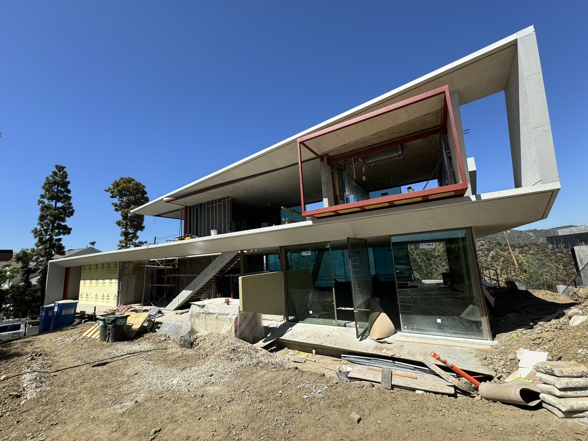 jeffreyeyster's tweet photo. Floor to ceiling #otiima glass doors are installed in our #concrete #architecture home in Bel Air https://t.co/LStGZZ2ou7