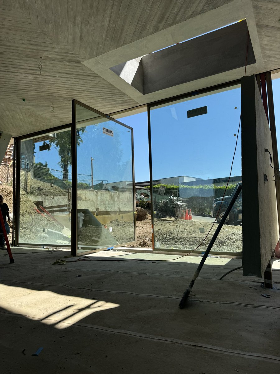 jeffreyeyster's tweet photo. Floor to ceiling #otiima glass doors are installed in our #concrete #architecture home in Bel Air https://t.co/LStGZZ2ou7