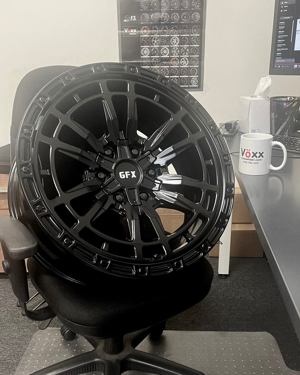 voxxwheel's tweet photo. Working for the weekend. 

#gfxwheels #voxxwheels #truck #wheels #TR24 #trucknation #truckenthusiast #officelife https://t.co/vNNkZ0RY3j