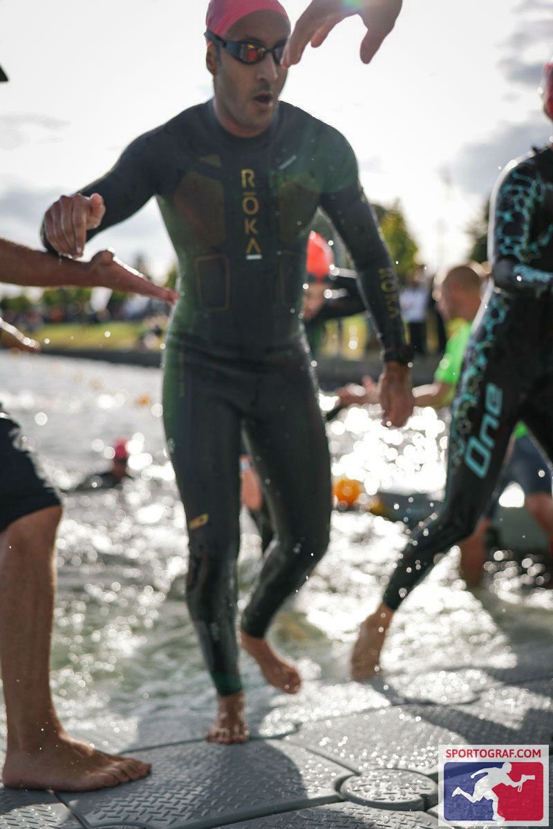 إنجازات لا تُنسى في سباق الرجل الحديدي في كالمار، السويد 🇸🇪

اجتزت سباق الرجل الحديدي الثاني في كالمار، السويد، ولا يُمكنني إلا أن أشارككم سعادتي بتحقيق رقم شخصي جديد بفارق قدره حوالي ساعة ونصف! تمكنت من كسر أرقامي الشخصية في كل مرحلة بالسباحة والدراجة والجري. واجهت تحديات كبيرة