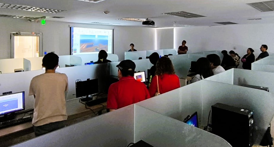 EduContinuaPUCE's tweet image. Finalizaron con éxito los vacacionales de #Python y #DesarrollodeVideoJuegos, realizados en colaboración con Algorithmics. 

Al concluir las clases, los #estudiantes presentaron sus proyectos, demostrando así la aplicación de los conocimientos adquiridos.

¡Felicidades a todos!
