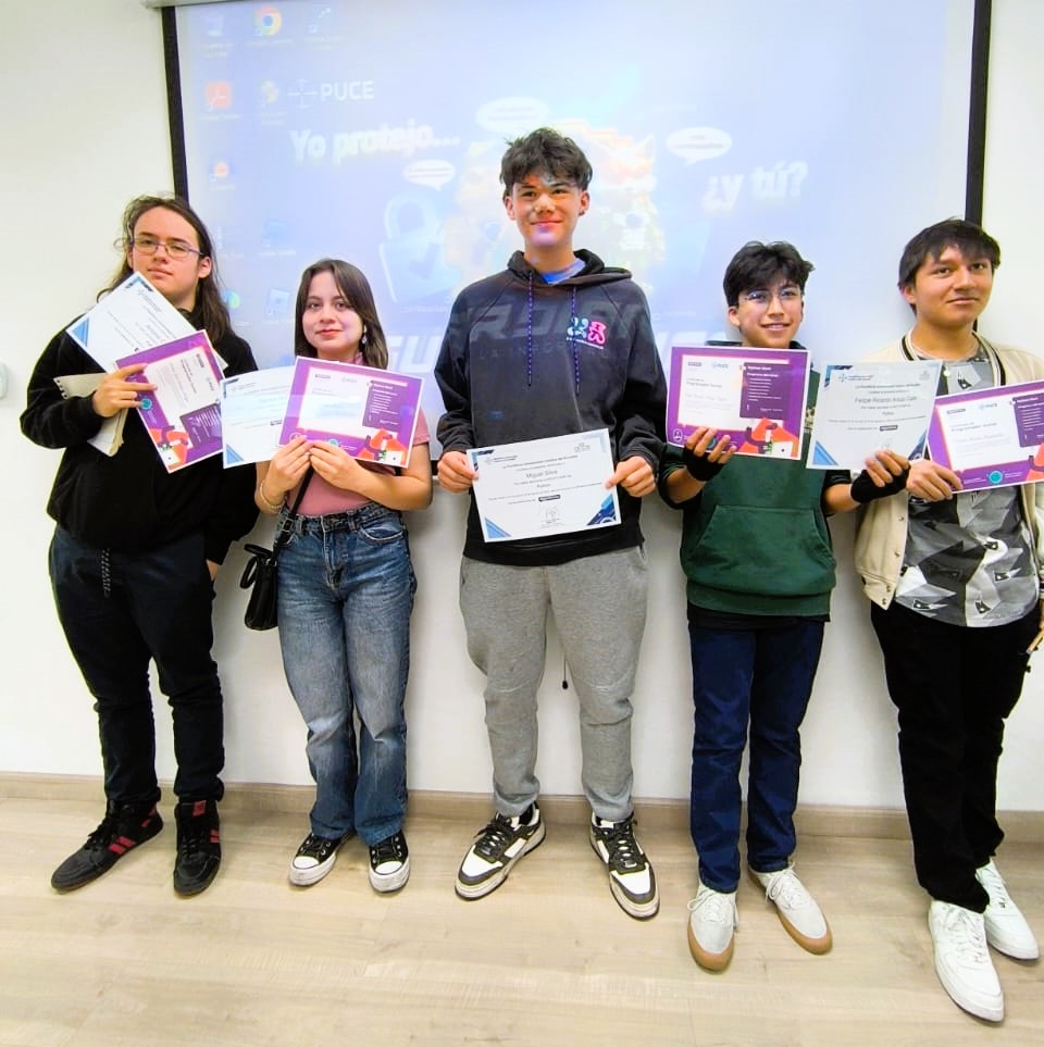 EduContinuaPUCE's tweet image. Finalizaron con éxito los vacacionales de #Python y #DesarrollodeVideoJuegos, realizados en colaboración con Algorithmics. 

Al concluir las clases, los #estudiantes presentaron sus proyectos, demostrando así la aplicación de los conocimientos adquiridos.

¡Felicidades a todos!