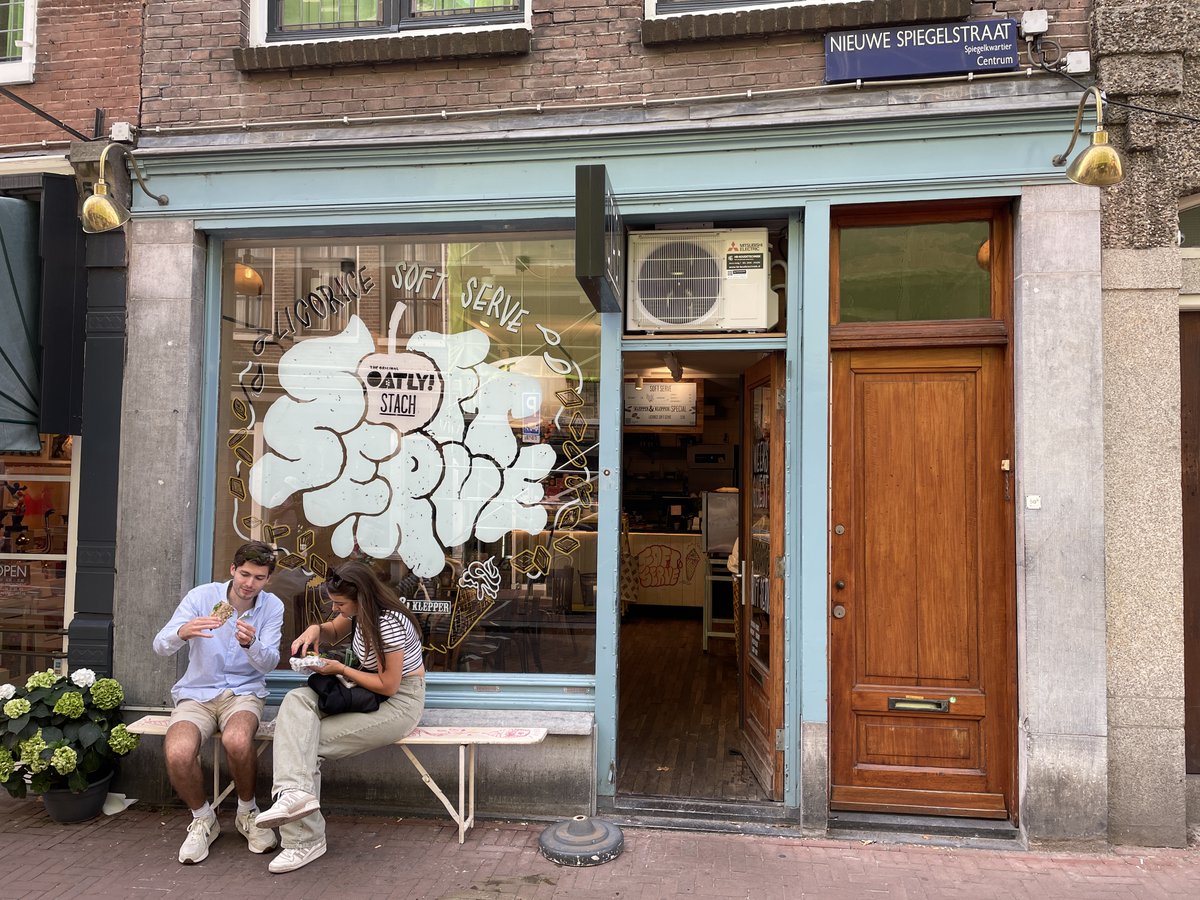 This summer Stach x Oatly soft serve pop-up store in the centre! Every  week new flavour, currently: liquorice! In collaboration with liquorice  brand Klepper &amp; Klepper. Available until (and including) this Thursday!

📍 Nieuwe Spiegelstraat 56
Open Mon-Sun 09:00 - 20:00