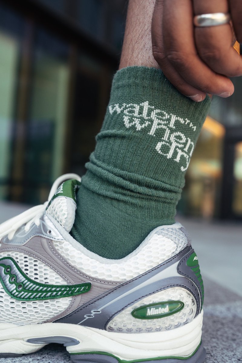I’ve partnered up with Water When Dry to give one lucky person a FREE set (4 pairs) of socks!

To enter:
• Repost
• Follow @chefdoomy &amp; <a href="/waterwhendry_/">water when dry™</a> 
• Comment “🍃”

Giveaway closes Thursday, August 22 11:59 PM PST. Winner will be selected August 23.

Good luck!