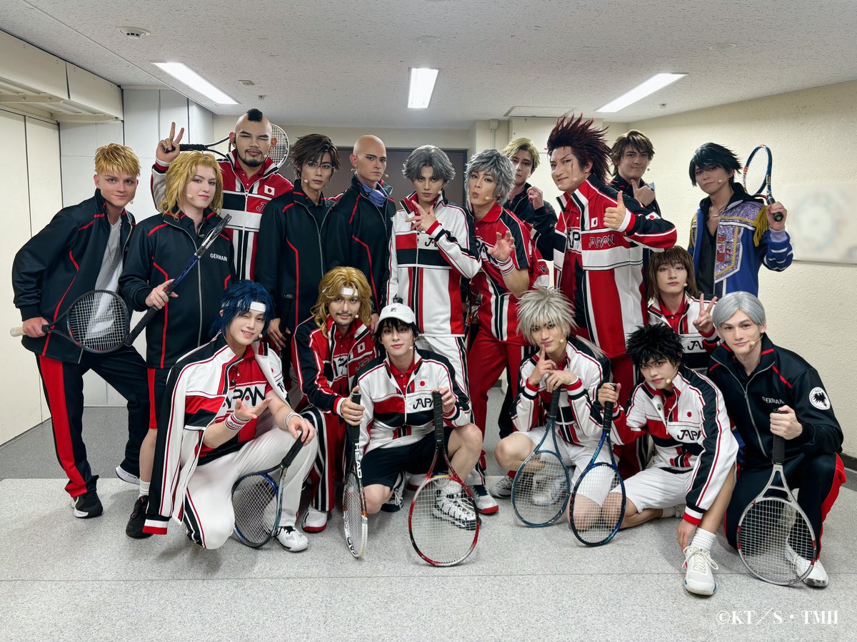 TennimuNews's tweet photo. 【 #新テニミュ 】 #ネルフェス 
ネルケプランニング30th ANNIVERSARY『ネルフェス2024』に出演！作品のトップバッターを務めさせていただきました！ありがとうございました✨舞台裏より、出演した新テニミュキャストの集合写真と中学生日本代表をお届け📸引き続き、愛知公演もよろしくお願いします！ https://t.co/k6dE9xJTHR