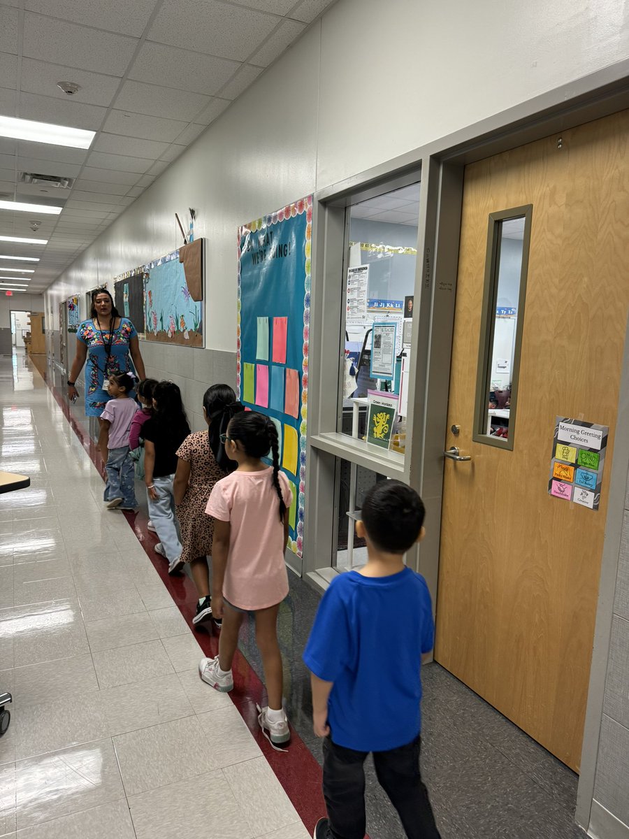 LockhartISD's tweet photo. Smooth &amp; successful start at @ABStrawn Routines &amp; procedures being established and smiles all around! #FirstDayLISD #expeditionexcellence https://t.co/080TcbfxOL
