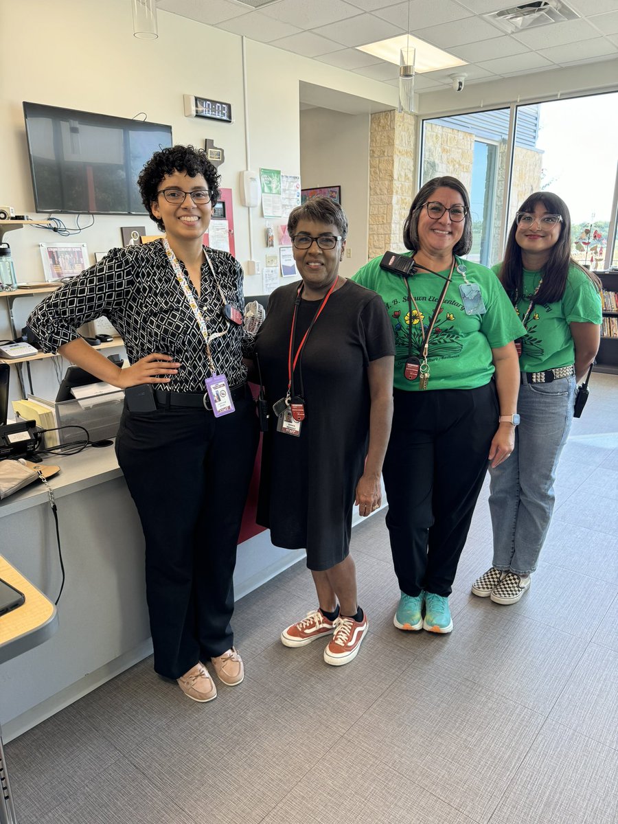 LockhartISD's tweet photo. Smooth &amp; successful start at @ABStrawn Routines &amp; procedures being established and smiles all around! #FirstDayLISD #expeditionexcellence https://t.co/080TcbfxOL