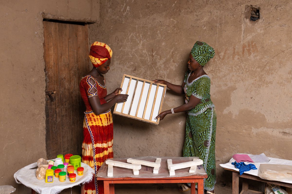 Entrepreneurship is transforming lives and ending extreme poverty in Rwanda 🇷🇼

To celebrate these stories of hope &amp; transformation, we asked photographer <a href="/SerrahGalos/">Rwanda Nziza</a> to capture the photos of entrepreneurs who have recently launched businesses through Village Enterprise.

🧵⤵️