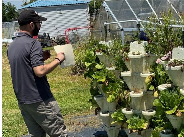 OCPS_FNS's tweet photo. Did you know that we have 27 schools participating in the USDA's Fresh Fruits and Vegetables Program! 🥕🍎 This program allows us to expose students to the freshest produce available. FNS is on target to reach over 14,000 students this year. #EatFresh #USDAProgram #FFVP https://t.co/HPVMHCk9uK