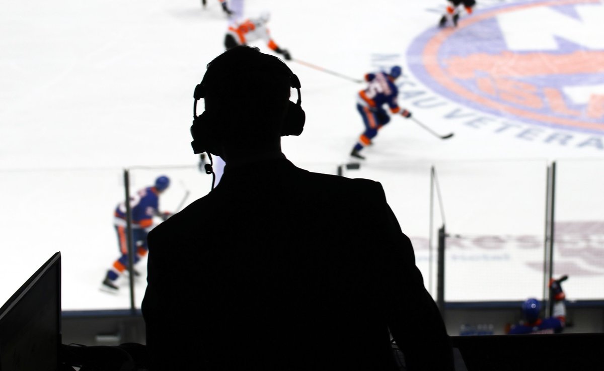 AlanFuehring's tweet image. I've loved radio my entire life. It intensified as a 19yo intern in a certain hockey broadcast booth.

Today, I still pinch myself to be the voice of the @AHLIslanders and to have worked @NHL games. Thanks for listening! 📻 #NationalRadioDay