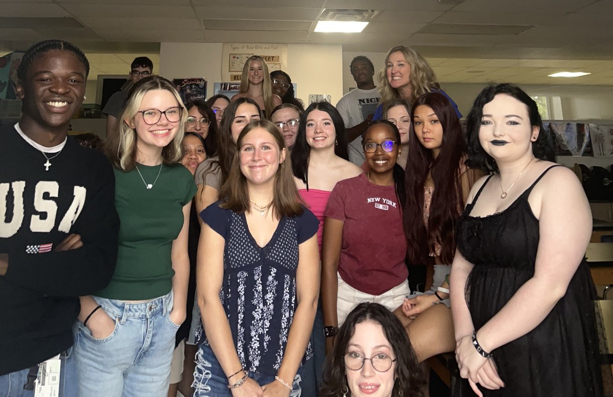 MrsKent_OPHS's tweet image. First day smiles! I have had the pleasure of having *most of these students for 4 years! 😃 #BI #PLTW #techcore #biomed #futurehealthcareprofessionals #firstday #pathways #NKC1stDay @NKCSchools @Northmen_OPHS