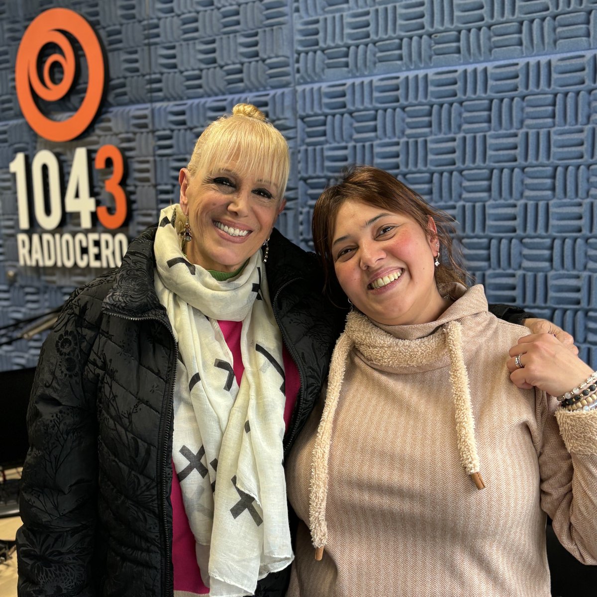 🎶#OtraTardeNegra | Valeria Lynch

Conversamos con la cantante y compositora argentina <a href="/valerialynch/">Valeria Lynch</a> que se estará presentando en Teatro Metro el 18 de octubre.

🔊Escuchá la entrevista de María Noel Minozzo

📲n9.cl/agsshx