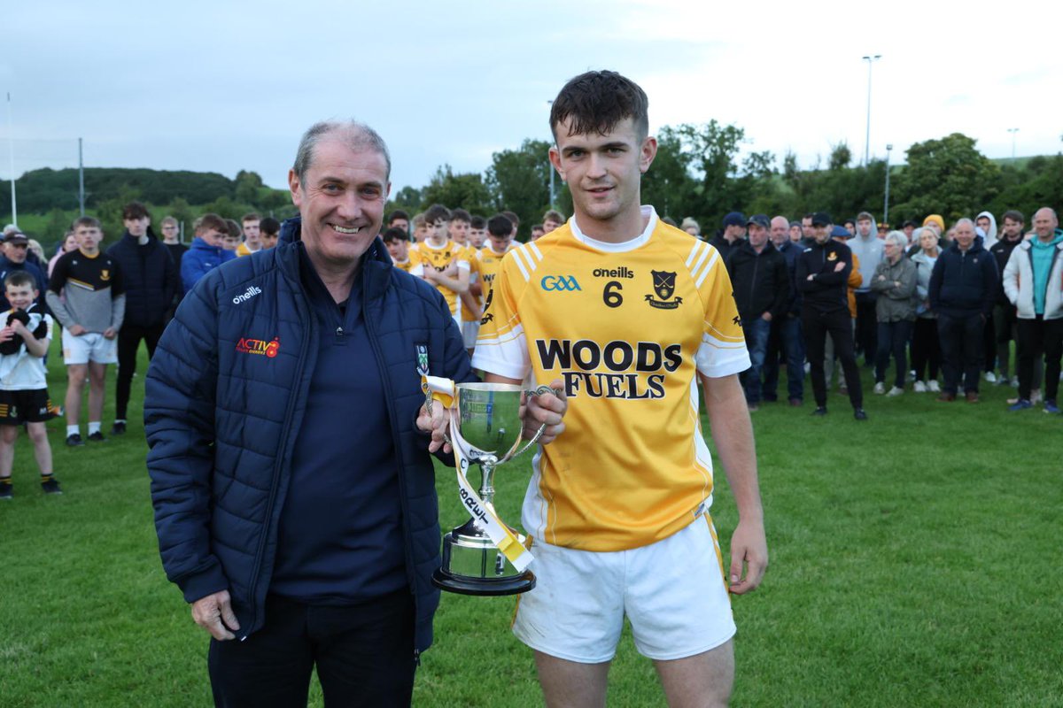 monaghangaa's tweet photo. 🏆Comhghairdeas/Congratulations to @clontibretclg the @foxhoundtravel1 Division 2 League Cup winners. Commiserations to @DonaghmoyneGaa on this occasion. 

Team captain Nathan was presented with the cup by Monaghan GAA Healthy Club Officer John. https://t.co/xdGgnblgau