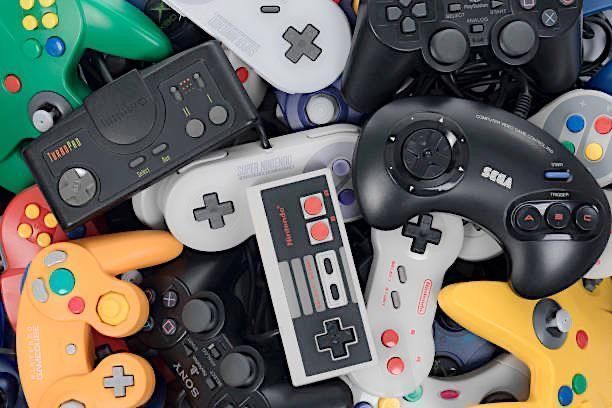 thevgshow's tweet photo. From joysticks to analog sticks, controllers have come a long way! 🕹️ 🎮 Which one did you grow up with?
#RetroHardware #GamingTech #ControllerHistory #RetroGaming https://t.co/khwrNMAHkX