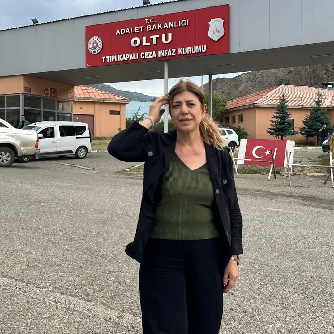 erzrmyesilsol's tweet photo. Beştaş Dumlu Cezaevi’ni ziyaret etti: Ağır tecrit uygulanıyor
Erzurum - Dumlu ve oltu Cezaevi’ni ziyaret eden DEM Parti Erzurum Milletvekili Meral Danış Beştaş, hasta tutsakların sağlık sorunlarına dikkat çekerek, yaşanan hak ihlalerini ve ağır tecrit koşullarını dile getird https://t.co/ub9hJTySuC
