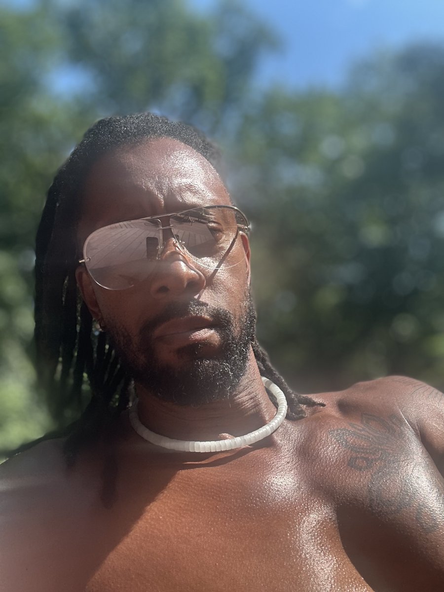 ademtesfaye's tweet photo. It’s such a nice sunny day, and just another reminder that the summer is coming to a end soon. But we going hit the pool house on Sunday! #ademtesfaye #ademtesfayemusic #lifeartist #lifestyle #artist #creative #lifeperformance https://t.co/E4pAuhvK4w