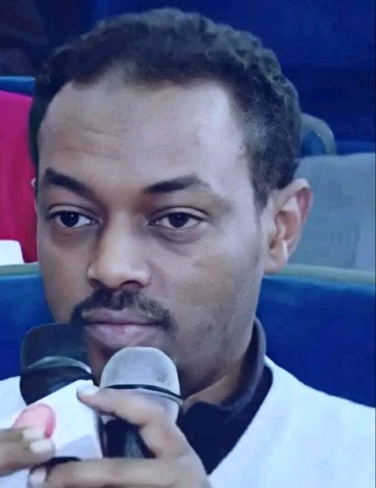 GudetuOda's tweet photo. ሠዉ ��ኮር ስብዕናን ኣስተማሪ ለወደቁ ሙያተኞች ተሟጋች ሁለት ኣስርታትን ሳይታክት ሙያዉን በትጋት የለገሰ ሀገር ወዳድ ሀገራዊ ጉዳይ ላይ በ ሙያዉ ግንባር ቀደም ብቻዉን ተቋም ነበር ኢሊ ቃል በተገባዉ ልክ መታሰቢያ ይገባዋል!!! https://t.co/3rR6cbwl7t