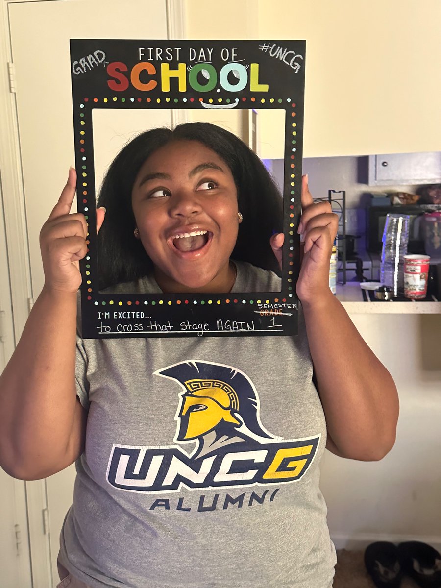 kimariaunique's tweet image. Started Grad School Today! 💙💛
#UNCG #BlackWomenInTech 👩🏽‍💻