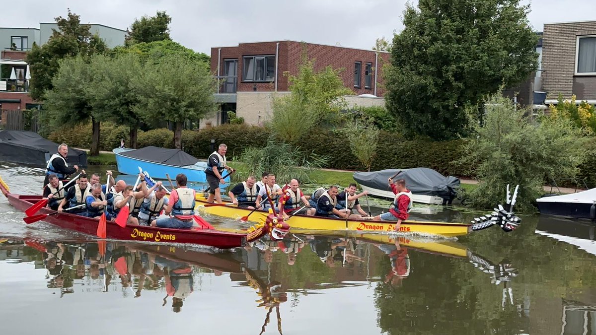 Vanavond de jaarlijkse 3M avond. Hapje eten, een leuk uitdagend spel met de kazernes Maasland, Maasdijk en Maassluis. Daarna door naar De Lier voor een botenrace, als dank voor 2 ploegchefs die afscheid hebben genomen 👊. De vakantie is echt voorbij 😄.