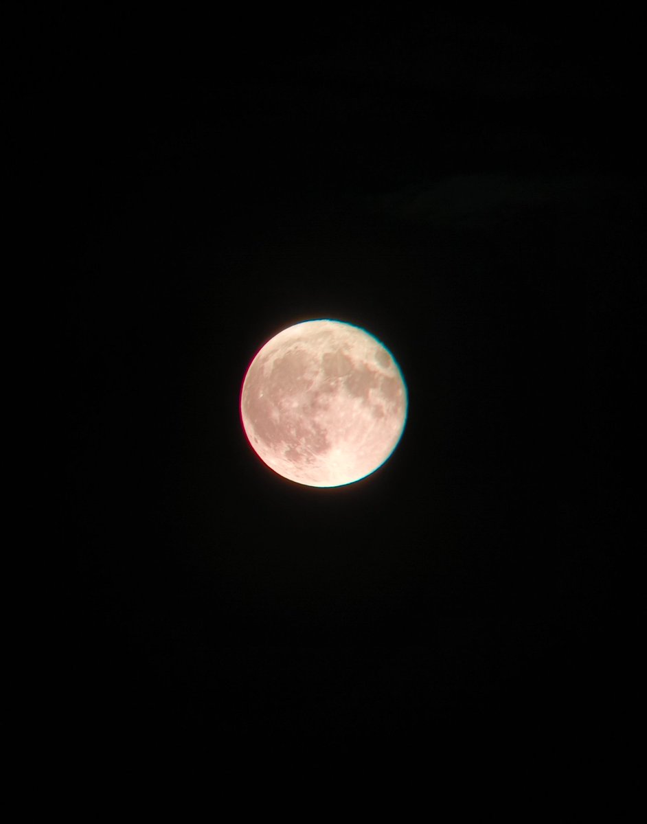 _aleromano's tweet image. Moon shooting just placing my Nothing Phone 2a on my binocular and tweaking a bit the pro settings. The sky is awesome. 🌕
#Superluna #supermo