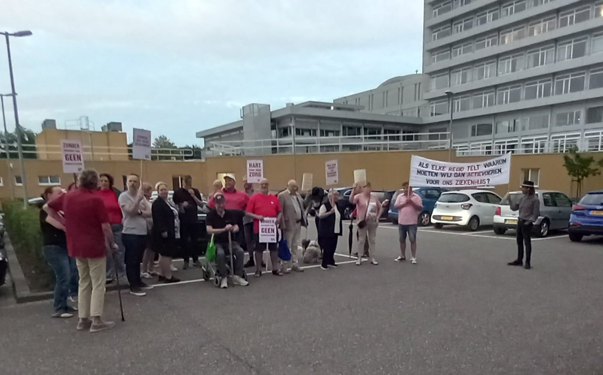 LimbachRobert's tweet image. 5 Dagen vanuit Zuyderland ziekenhuis in Heerlen. nporadio1.nl/uitzendingen/5… via @nporadio1 

Samen met de moedige inwoners in actie bij de radio1 bus! 
#SPLandgraaf #SPHeerlen #Vals #Zuyderland