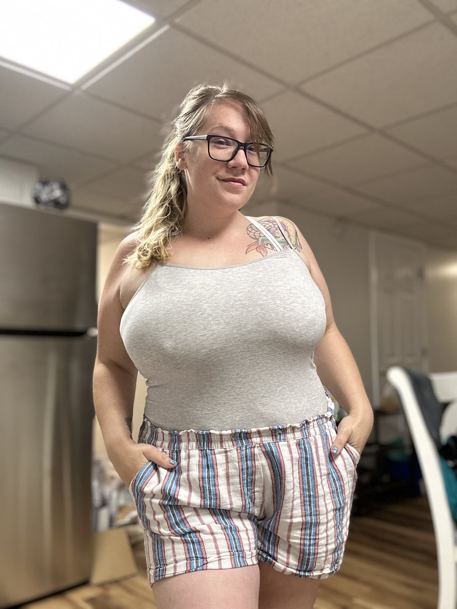 ViolentKitt3n's tweet photo. Becoming more comfortable in my own skin https://t.co/iI9tciCSuh