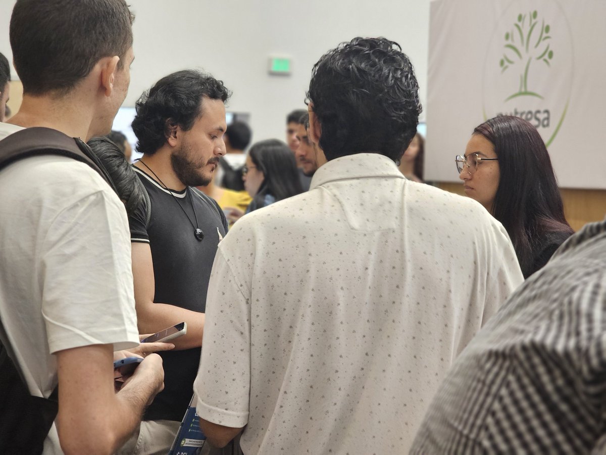ANDI_Colombia's tweet photo. Más de 8️⃣0️⃣ empresas participan de #EmpleoFest en la @UPBColombia💼, ofertando vacantes laborales para ayudar en el cierre de brechas en el mercado laboral y contribuyendo a la construcción de #MásPaísANDI🇨🇴. https://t.co/tcLNZXmfbr