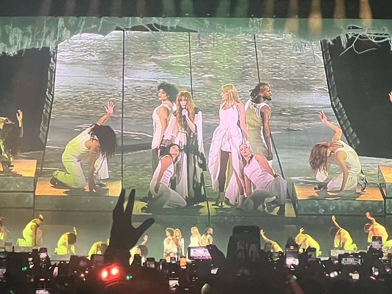 What the fuck Taylor and Florence??