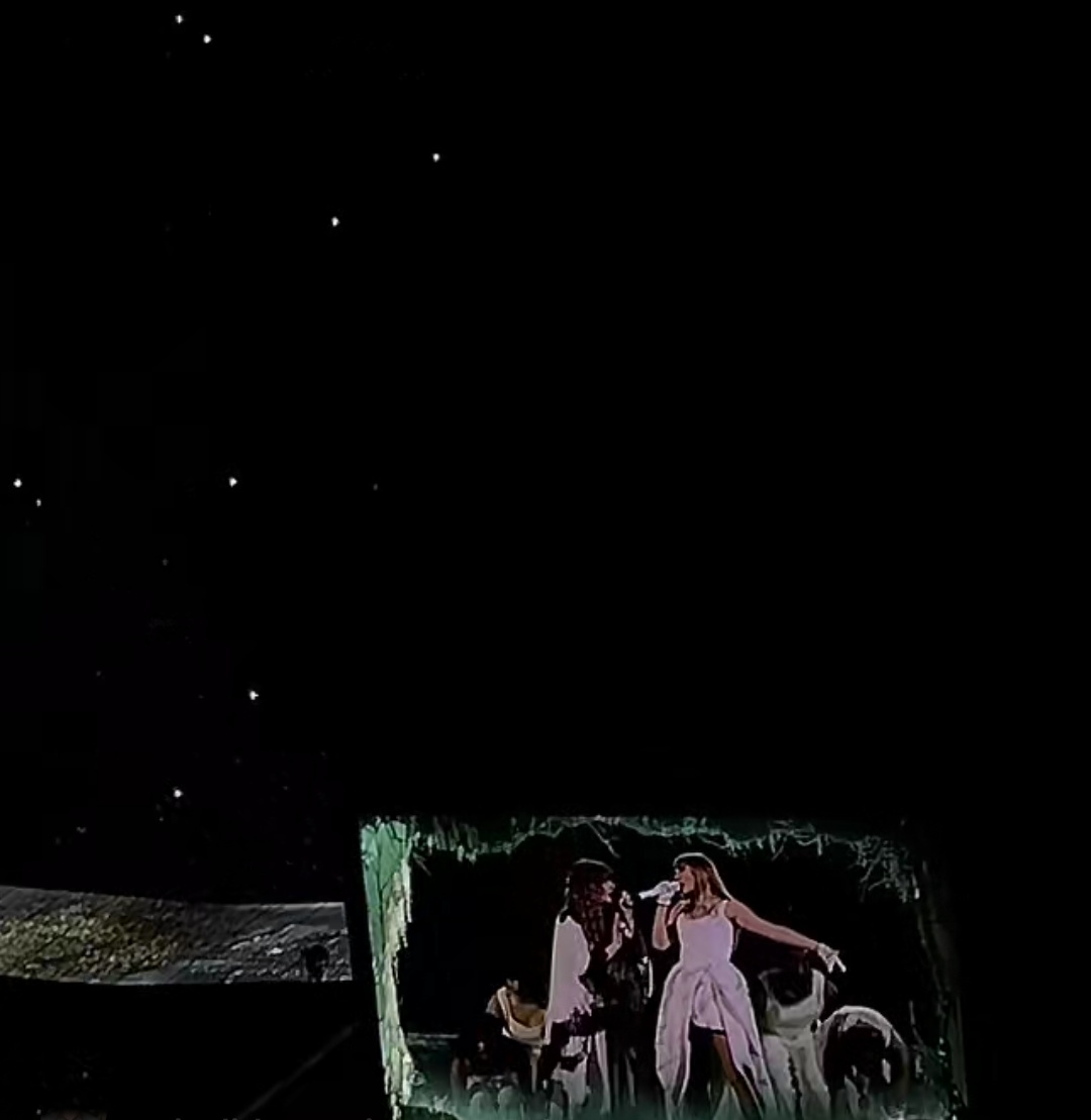 Florida!!! Ft Florence Welch live debut on the eras tour just now!!!