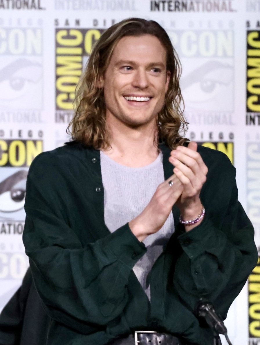 sreidthinker's tweet image. inspired by @dailyraleighr ❤️
introducing SAM REID (aka lestat de lioncourt on #InterviewWithTheVampire 🩸)
