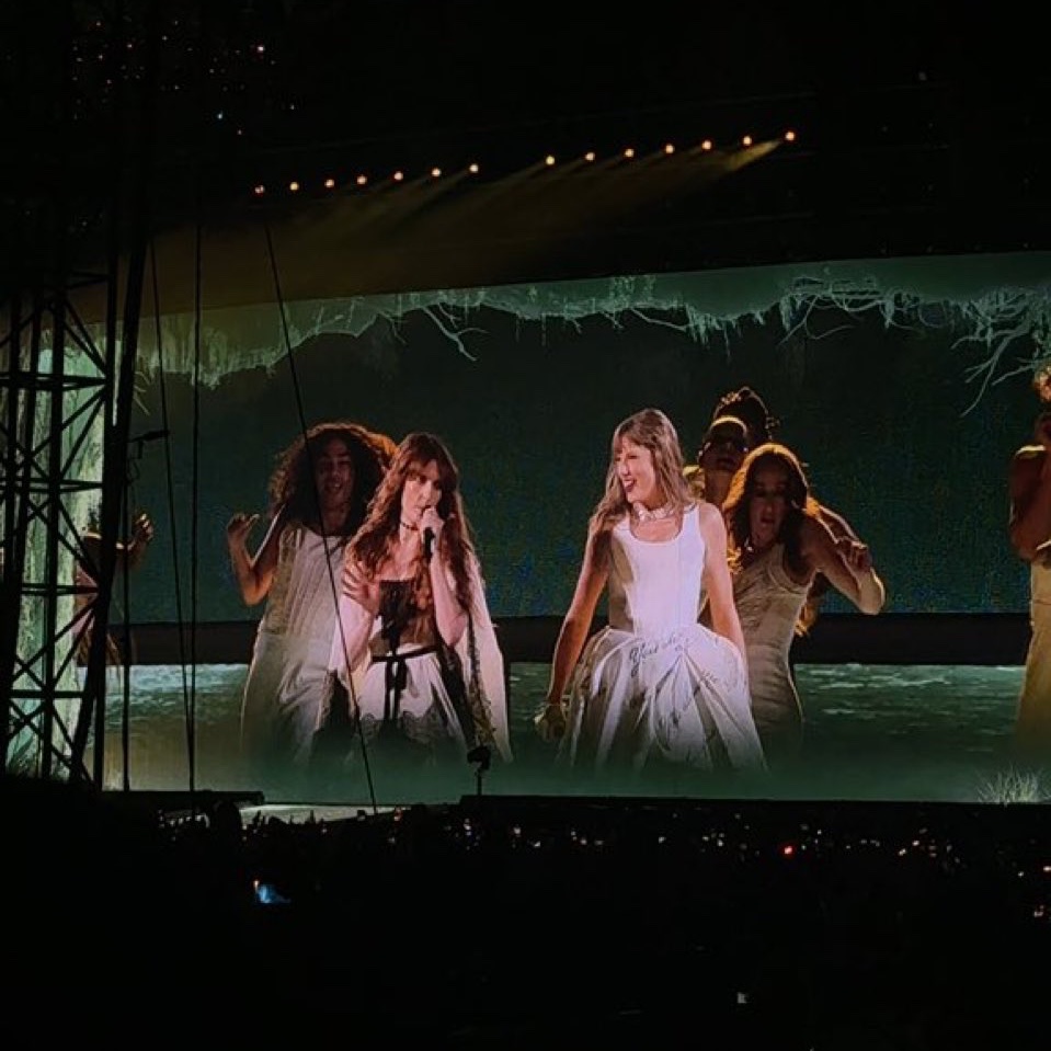 TheSwiftSociety's tweet photo. OH MY GOD https://t.co/vd0m0dIR7q