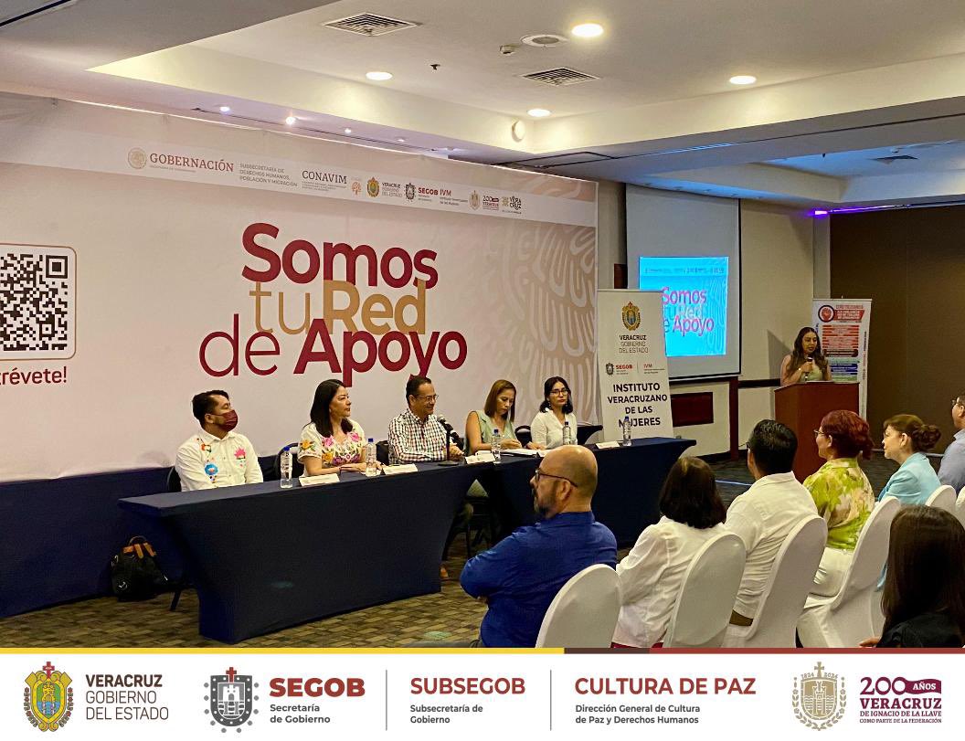 ✅Hoy, la Lcda. Susana Fuentes, Jefa de la Oficina de Capacitación de #CulturaDePaz, acudió en representación del Secretario de Gobierno, el Lic. Carlos Juárez Gil, a la Inauguración de la 📎Reunión Estatal “Somos Tu Red de Apoyo”, organizado por CONAVIM y el IVM, en #BocaDelRío