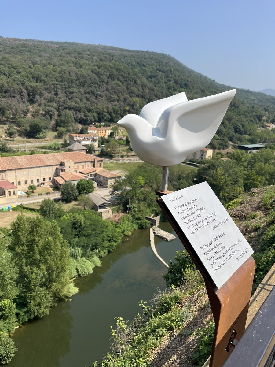 Anar de visita a Castellfollit de la Roca, i veure que és tendència a X…

#cosesdestiu #lagarrotxa