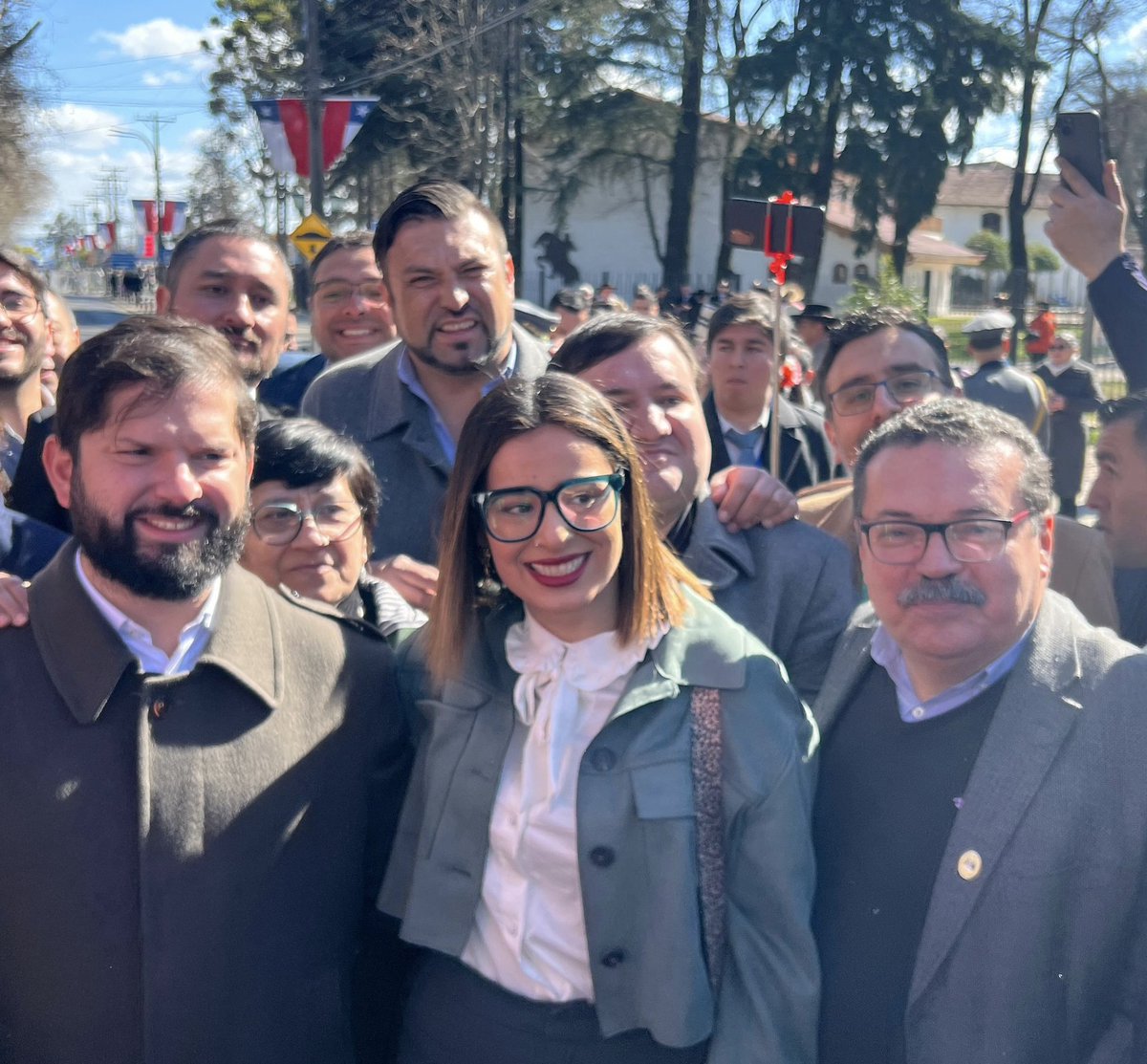 Hoy en el natalicio de Ohiggins nos encontramos con el Presidente Gabriel Boric. Como siempre cercano, cariñoso y preocupado por el bienestar de nuestros vecinos y vecinas. #chillanviejo #OHiggins
