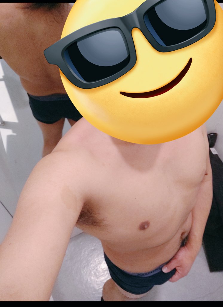 TianSebasss's tweet photo. @chilenaked @erostudio89 Me calientan las fotos en los probadores #GayChile #ChileGay https://t.co/jU7ZwdjHkX