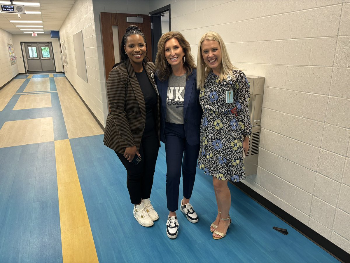 Rochel Daniels (@rocheldaniels) on Twitter photo At Chapel Hill, we joined <a href="/Thomson2ndGrade/">Vanessa Thomson</a>’s class on their tour of the building, stopped by the art room and ran into <a href="/KellyMBailey/">Kelly Bailey</a>. Have a great #NKC1stDay! At Chapel Hill, we joined <a href="/Thomson2ndGrade/">Vanessa Thomson</a>’s class on their tour of the building, stopped by the art room and ran into <a href="/KellyMBailey/">Kelly Bailey</a>. Have a great #NKC1stDay!