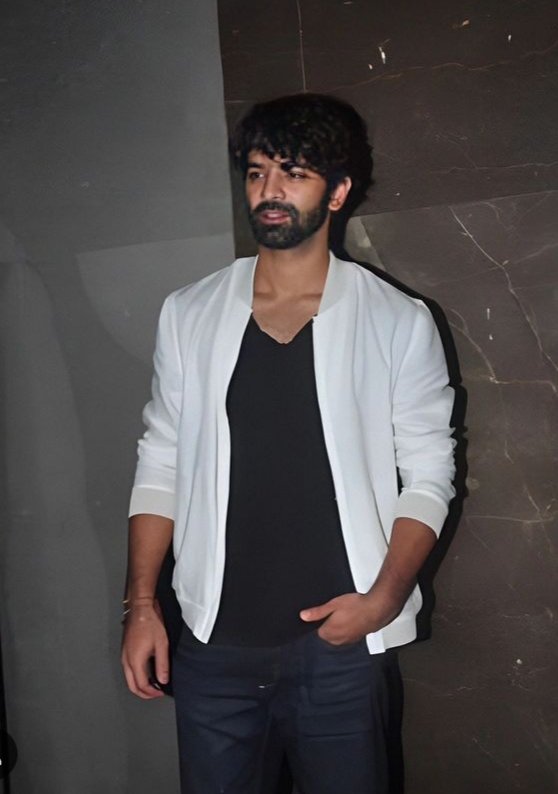 PoonamS29240348's tweet photo. Happy Birthday Barun Sobti https://t.co/F57MUvHSqz